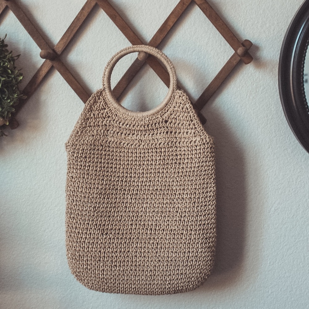 Vintage Raffia bag with one zipper pouch